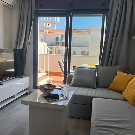 Lets In The Sun - Clavel Apartment *